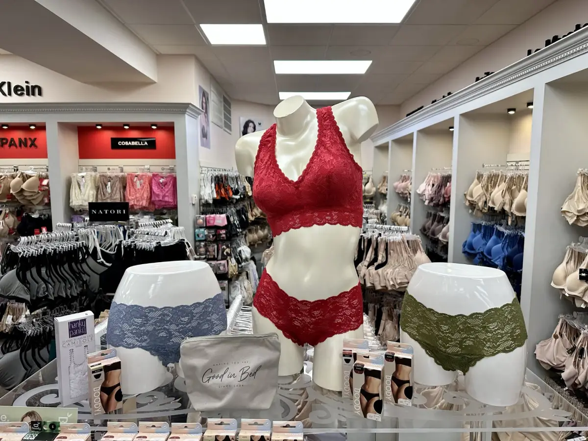 Underwear store display rack underwear display rack underwear clothing store  shelf against the wall bra rack